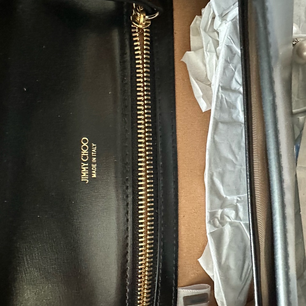 Avenue Wallet with Chain - Picture 9 of 11